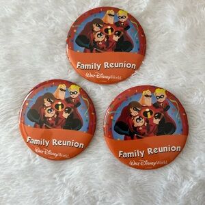 ✨Set of Three Disney The Incredibles Family Reunion Pins✨🐭